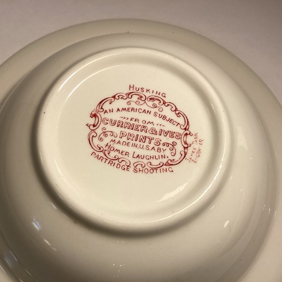 Currier & Ives red covered casserole by Homer Laughlin, Husking. - Picture 5 of 8